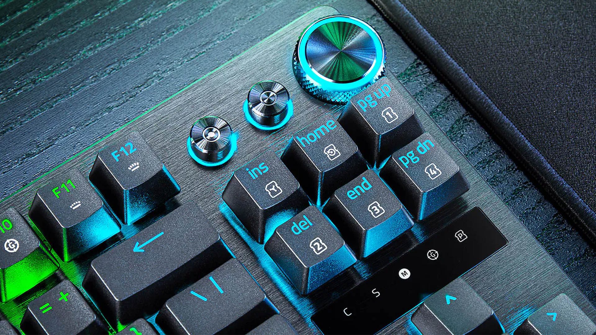  Razer Huntsman V2 Analog Gaming Keyboard: Adjustable Actuation  via Analog Optical Switches - Rapid Trigger Mode - Chroma RGB Lighting -  Magnetic Wrist Rest - Dedicated Media Keys & Dial - Black : Electronics
